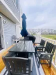 Modern 3-bedroom house in Colonial Beach with access to pool and private hot tub