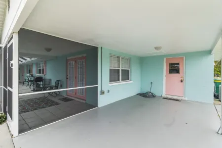 Heated Pool Home with Boat Parking Отели в г. Гров-Сити