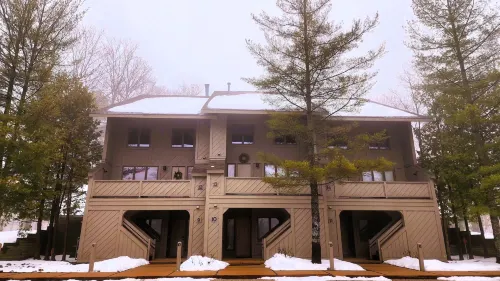 Southridge #9 - Ski-in/ski-out at base of Nub's Nob - Sleeps 6 Hotel a Pleasantview Township