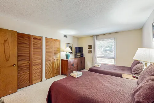 Perfectly located mountain condo w/ balcony views and a stone fireplace Hotels in Sugar Mountain