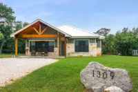 Scenic Outdoor Space and Stone Pizza Oven - Charming Inviting Oasis