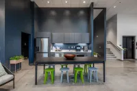 Nashville Vibes: Central 2BR Gem, Sleeps 6 Hotels in Berry Hill