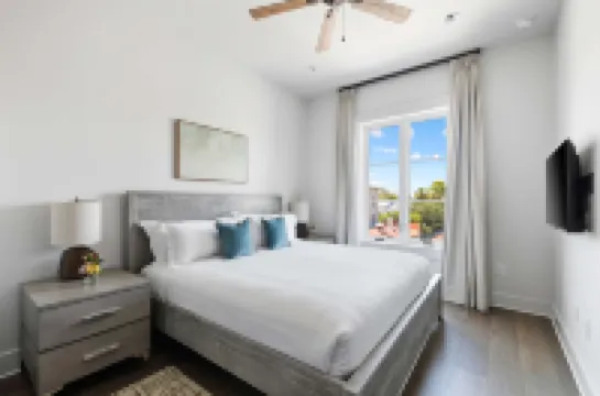 Rooftop Terrace and Skyline Views - Stylish Urban Retreat