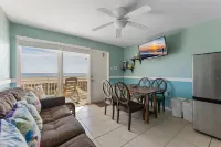 Gorgeous Views and Beachfront Pool - Serene Oceanfront Escape 에르마 호텔