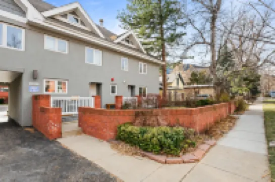 Steps from Pearl Street and Attractions - Charming Cozy Retreat