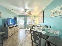 Coastal Cottage 225 - Walk to Beach, King Bed