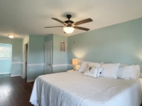 Charming Decks and Whirlpool Tub - Delightful Oasis Retreat