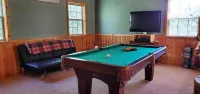 Private Wooded Nature and Jacuzzi Tub - Charming Log Cabin Hotels in Glendale