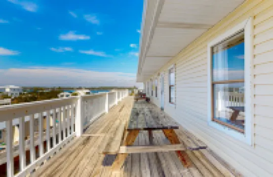 Top-floor condo with pool & great views - close to the beach