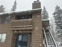 Mountain Views and Cozy Balcony - Charming Apartment Retreat Hotels in Red River