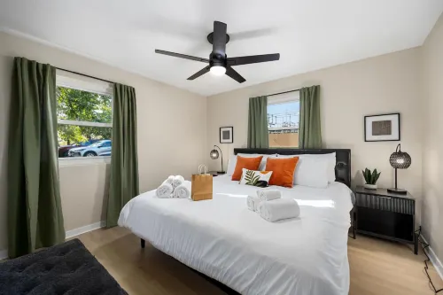 Perfect for Families and Local Exploration - Charming Cozy Retreat Hotels in Spring Bay Township