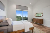 Stunning Views and Outdoor Fire Pit - Gorgeous Mountain Retreat