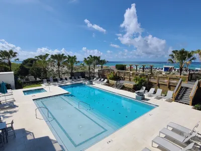 Remodeled Beachside 4025 | Spacious Condo | Beachfront | Pool + Golf Cart Included Sandestin Golf and Beach Resort附近的飯店