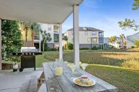 Charming Waterfront Oasis with Outdoor Dining - Serene Coastal Retreat Hotels in Folly Beach