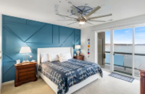 Spectacular Lake Views and Spacious Interiors - Charming Nautical Retreat