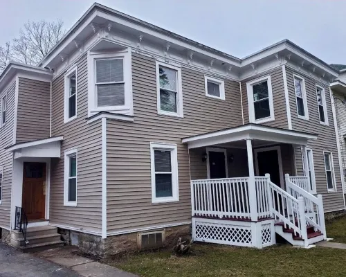 King bed, Spacious 4 bed, 2bth house with a workspace, laundry in unit, WiFi. Hotels in Minden