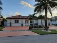 4BR Luxury Pool Home in Miami Lakes - Fully Equipped for Long Stays