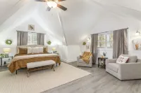 Hot Tub, Fire Pit and Cozy Interiors - Stunning Mountain Escape