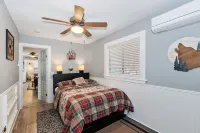 Cozy Fireplace and Scenic Patio Views - Charming Mountain Getaway Hotels in Big Bear