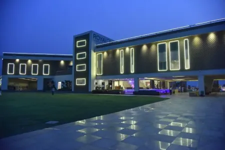 Royal Palm Resort Отели в г. Хисар