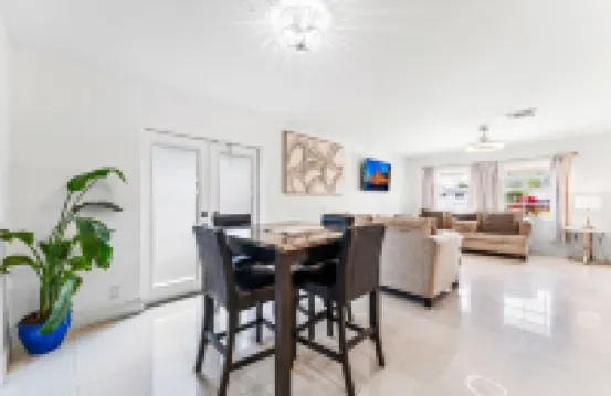 Sunny Goldie in Lauderdale Lakes