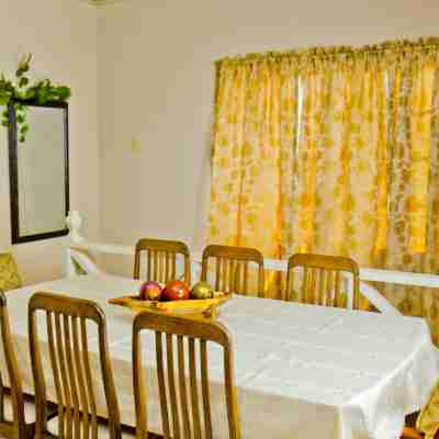 Port of Spain Windy Guest Apartment Dining/Meeting Rooms