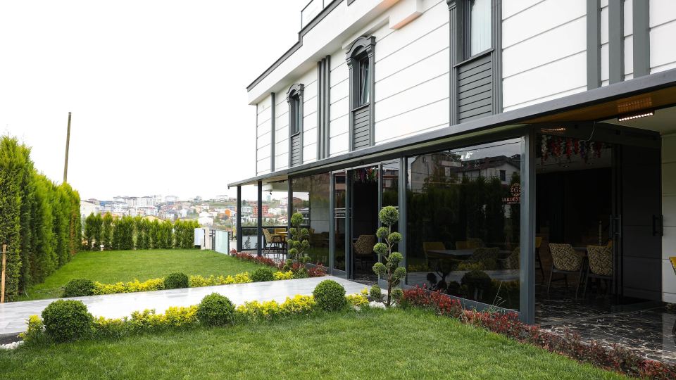 Gardenmode Airport Hotel
