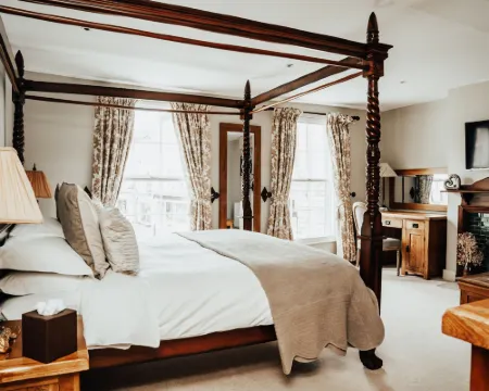 The Peppermill Town House Hotel & Restaurant Отели в г. Девицес