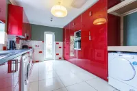 Shirley House Self Catering Guest House, 5 Min Drive to Cruise Ship Terminals and City Centre