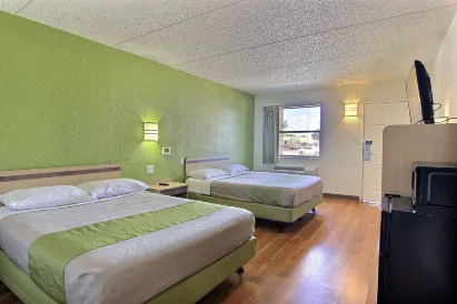 Motel 6 Austin, TX - Central Downtown UT