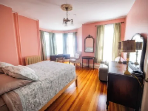 The Gregory House in Southern Maine close to many beaches & popular destinations 薩科酒店