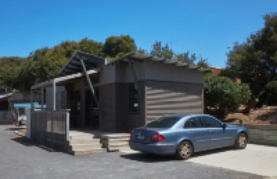 瓦南布爾沖浪道假日公園