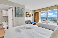 Stunning Condo with Wall-to-Wall Windows Overlooking Ocean