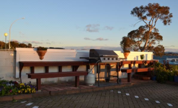 Colonial Lodge Motel - Housity