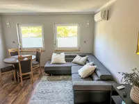 Henry Hotels in Loissin