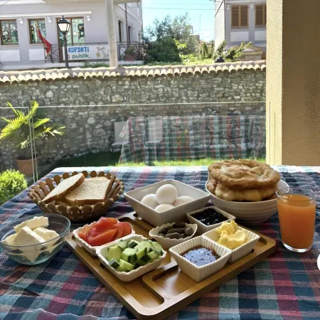 Villa Zoi A Stay to Remember Guesthouse in Elbasan Castle I Via Egnatia I Old Town Отели в г. Эльбасан