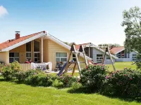 Beautiful Holiday Home in LÃ¸gstÃ¸r