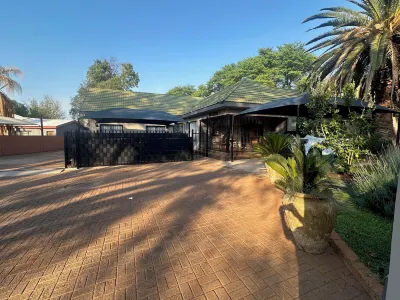 Seven Olives Guest Rooms Hotel a Thabazimbi