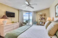 Summerhouse by Book That Condo Hotel di Lower Grand Lagoon