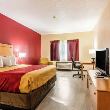 Econo Lodge Wanamaker Hotels near Wanamaker Square