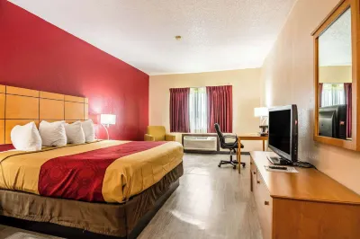 Econo Lodge Wanamaker Hotels in Topeka