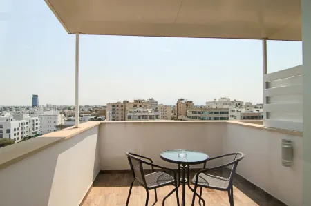 Phaedrus Living: Luxury Suite Nicosia 509 Отели в г. Строволос