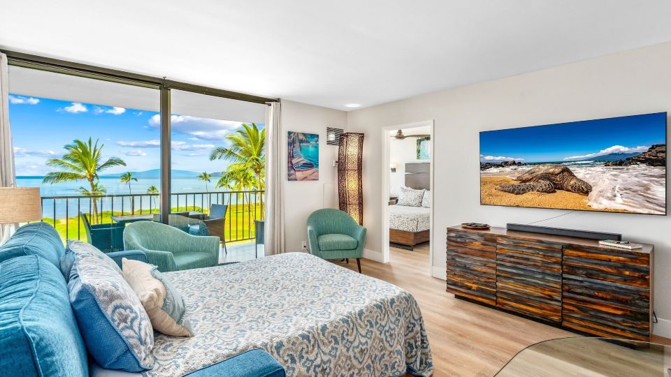 Elegant Penthouse Oceanfront Vistas