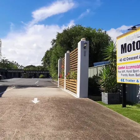 Highway Motor Inn