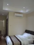 Qu Lin Resident