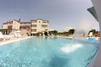 Villa Badi - مسبح