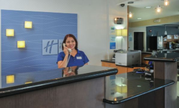 Holiday Inn Express & Suites SAN ANTONIO RIVERCENTER AREA by IHG
