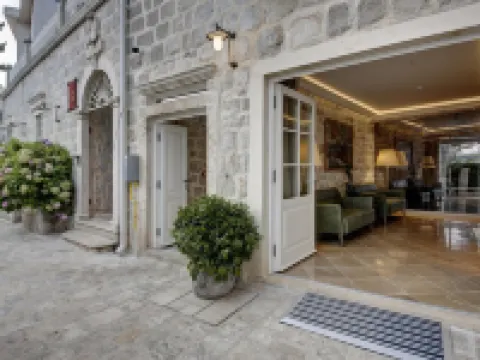 Heritage Hotel Leon Coronato Hotels in Perast