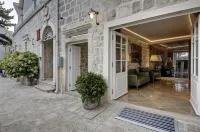 Heritage Hotel Leon Coronato Hotels in Strp