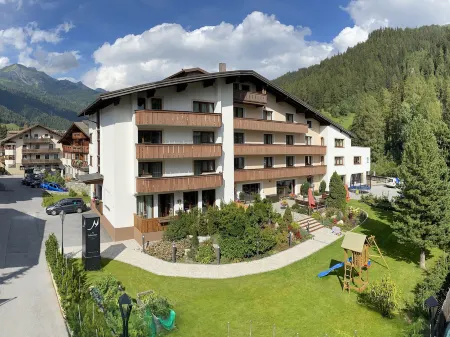 "Quality Hosts Arlberg Hotel Garni Mössmer"